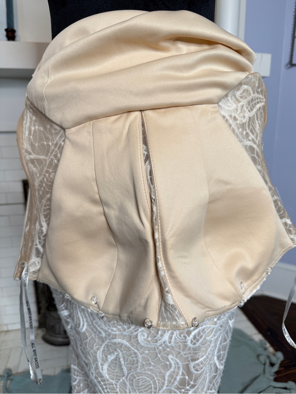 Gorgeous All Who Wander Piper Wedding Gown Boho Lace Strapless Size 10 - Picture 16 of 16
